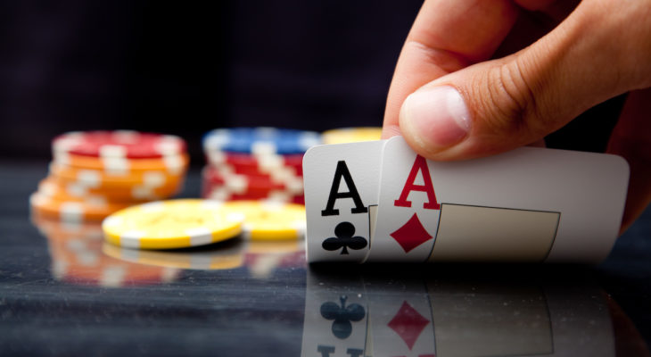 In-depth Guide to Playing Pineapple Poker Thoroughly & Strategically.